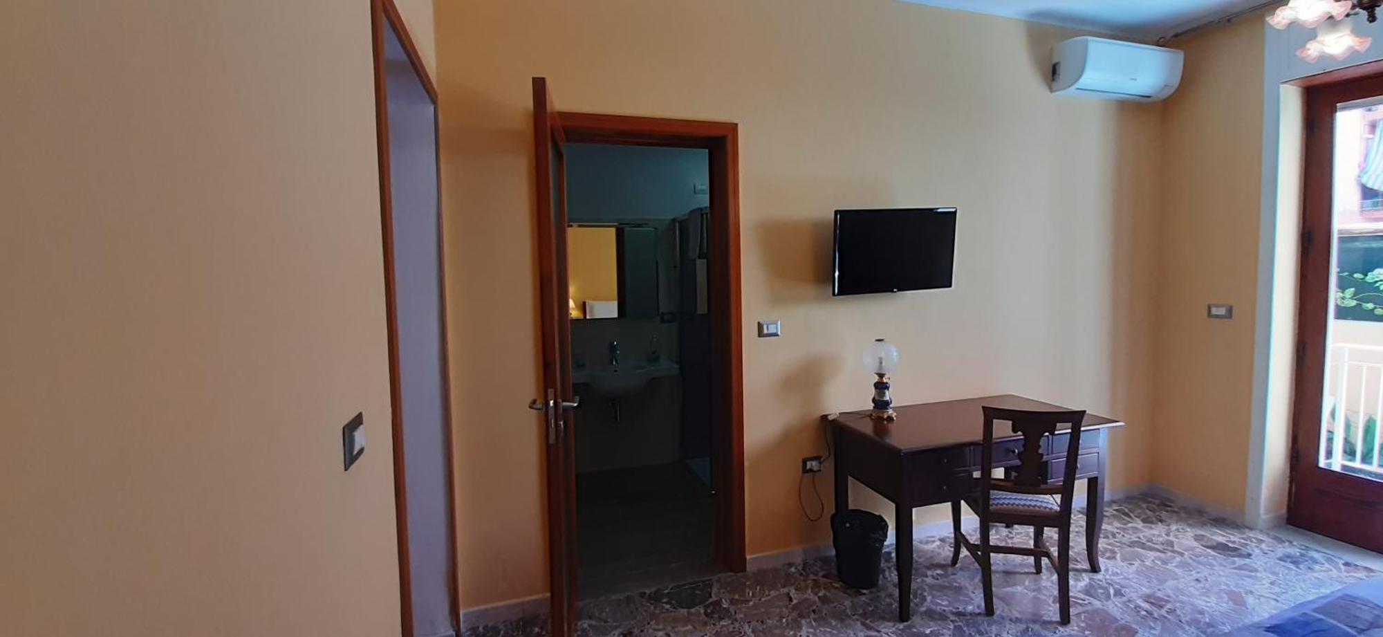 Bed and Breakfast La Riviera Milazzo Habitación foto